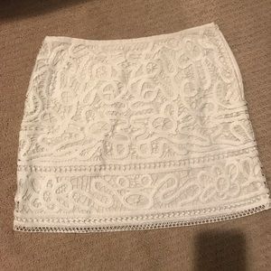 Club Monaco White Woven w Shell Skirt